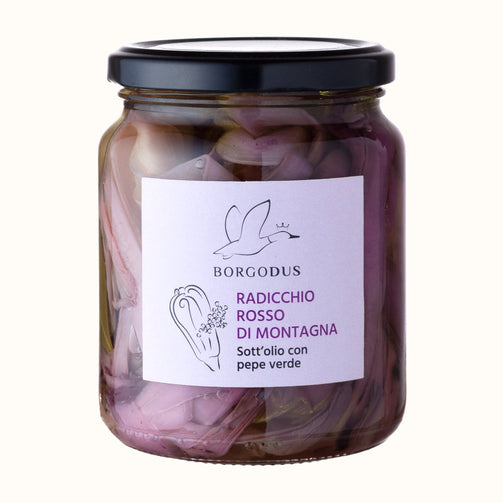 Vasetto in vetro di Radicchio Rosso di Montagna sott'olio con pepe verde con logo Borgo Dus (un'anatra in volo) e disegno di due cespi di radicchio.